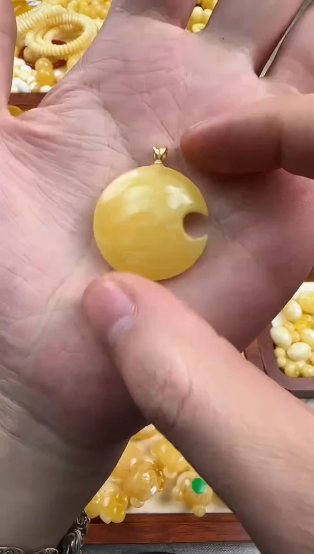 蜜蜡未镶嵌珠宝奇石特价