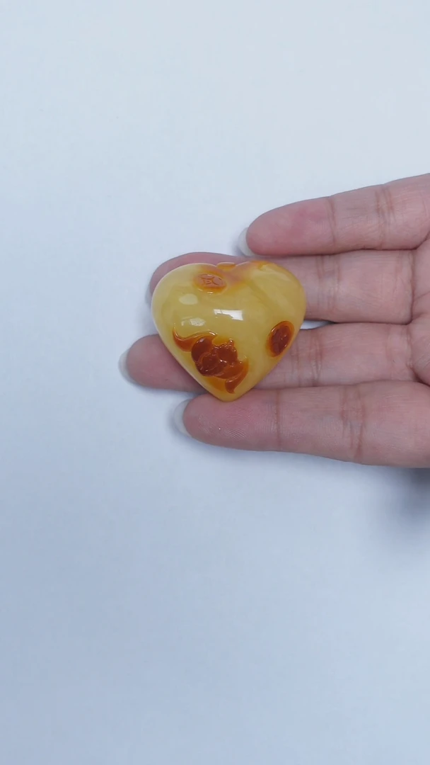 未镶嵌颈饰琥珀蜜蜡爱心雕刻吊坠