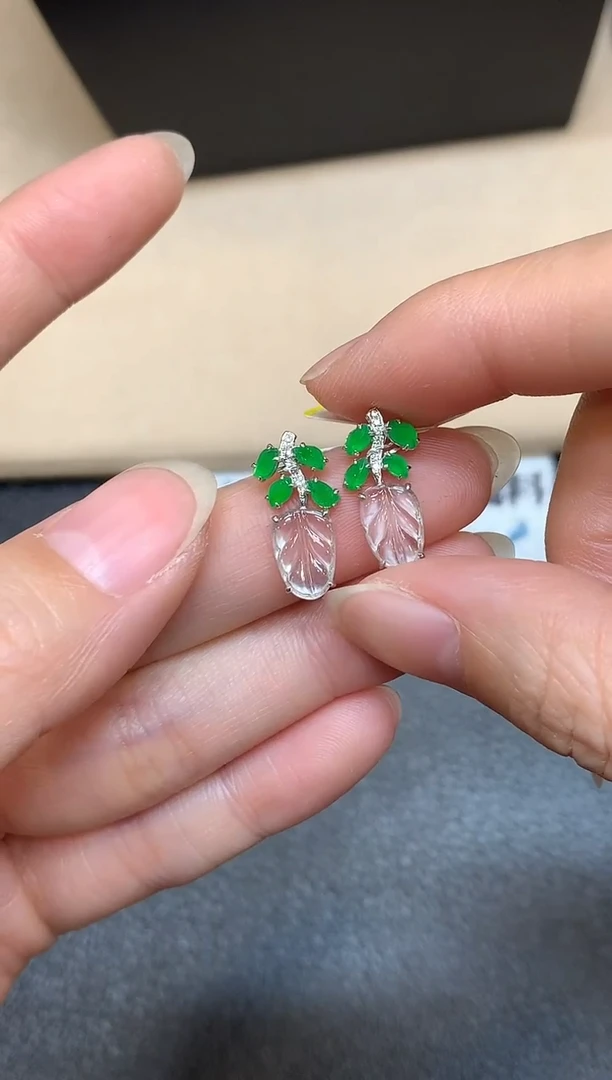 18K金镶嵌翡翠耳饰树叶【无服务费