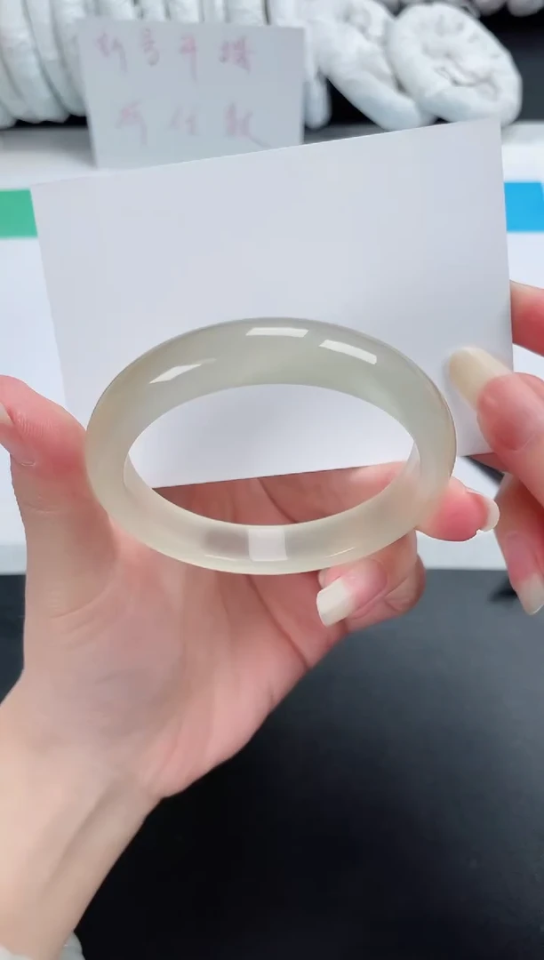 【闪购商品】石英质玉手镯未镶嵌131-55.6