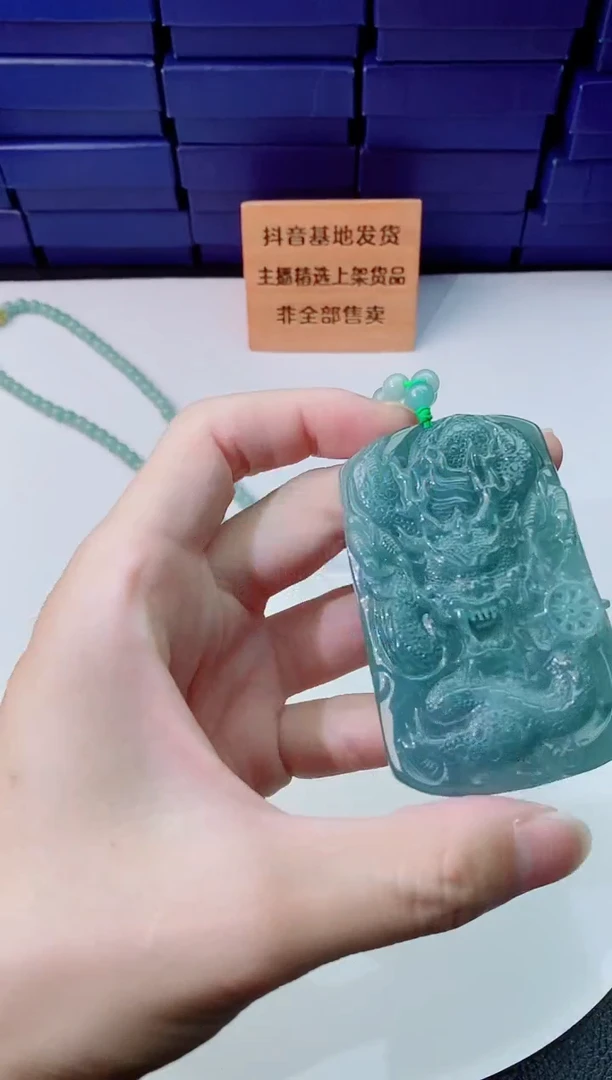 翡翠未镶嵌颈饰1