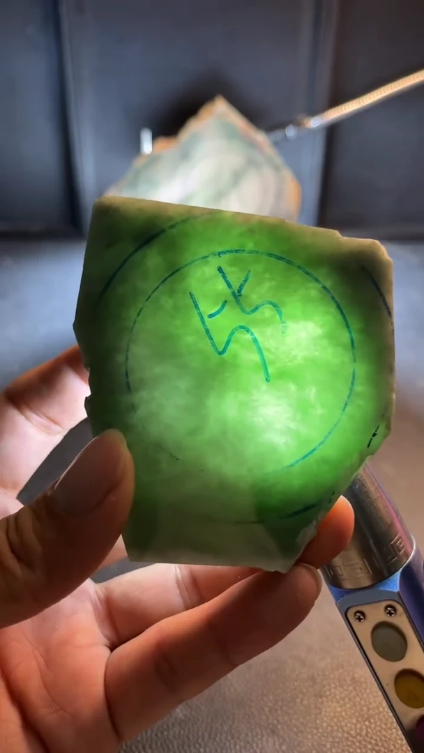 未镶嵌翡翠定制翡翠与*?翡翠