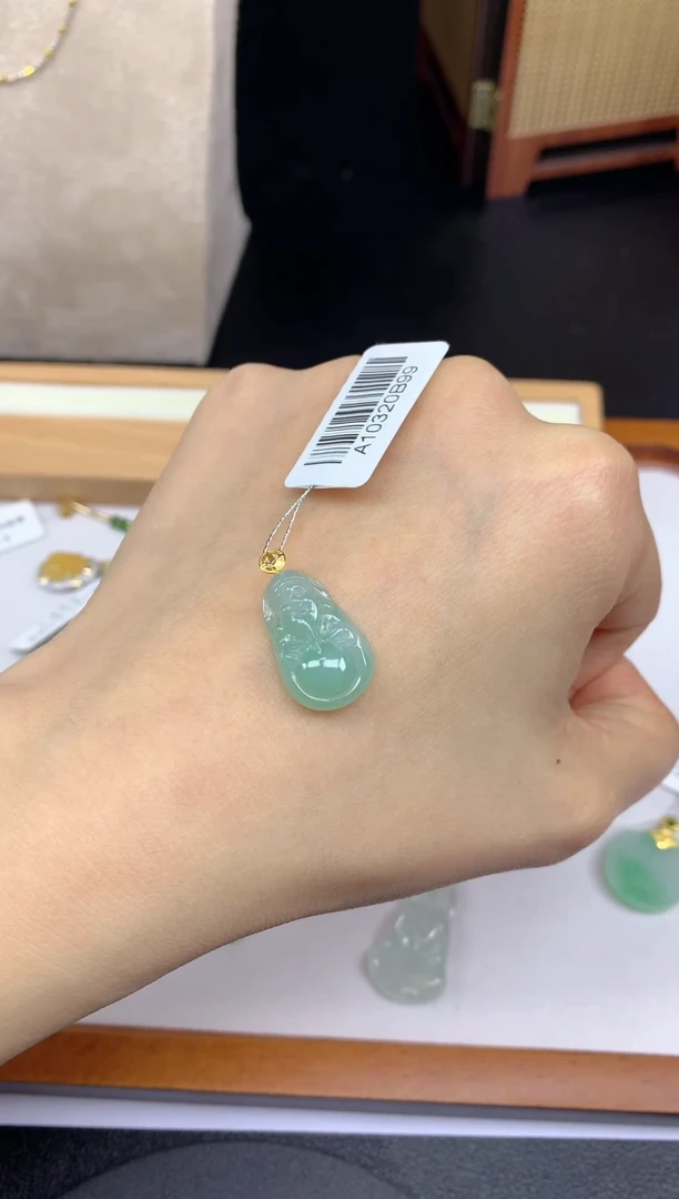 颈饰18K金镶嵌翡翠6