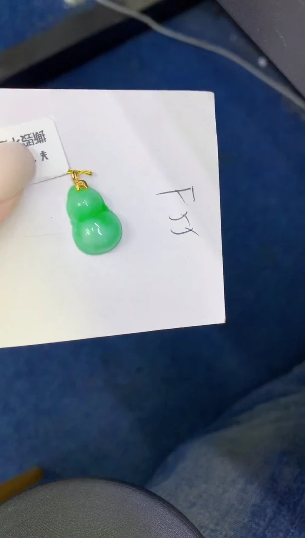 颈饰18K金镶嵌翡翠缅甸天然翡翠A货