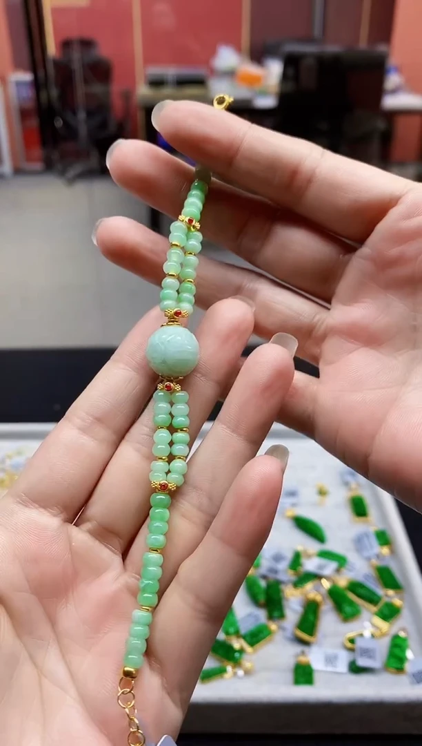 颈饰未镶嵌翡翠蒹*手串
