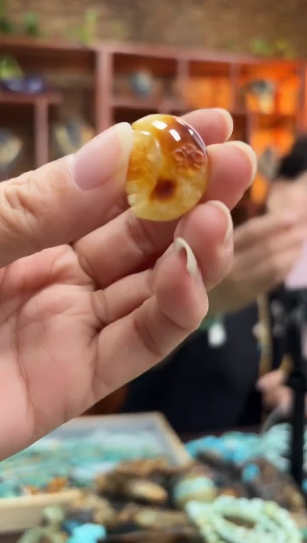 裸石琥珀未镶嵌梳子