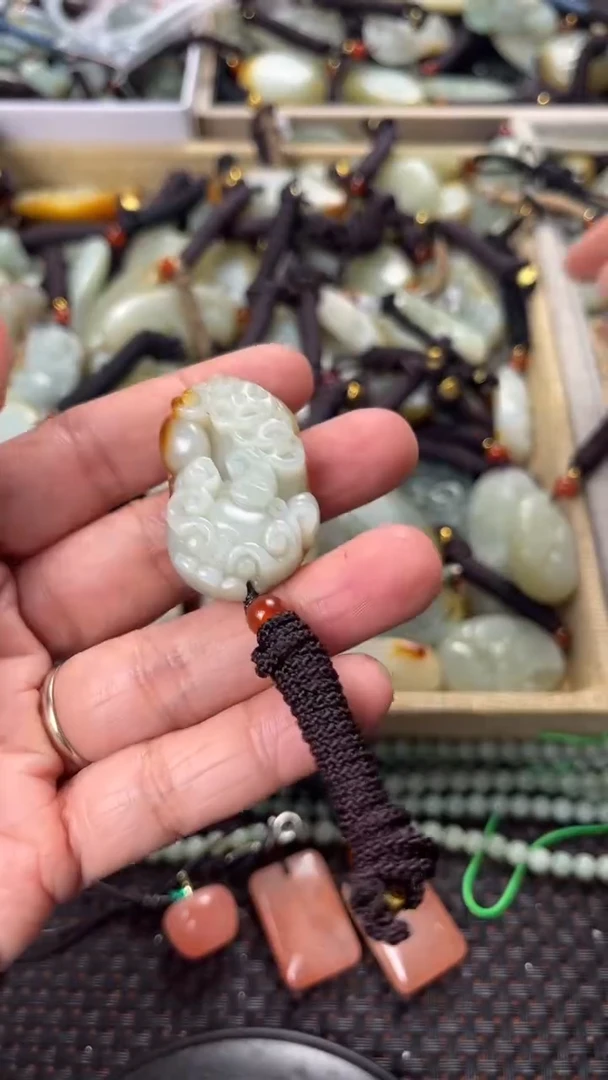 【闪购商品】和田玉颈饰未镶嵌多样性发货没有证书拍一发一有瑕