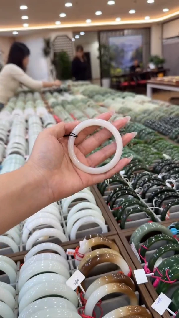 颈饰未镶嵌和田玉手镯59