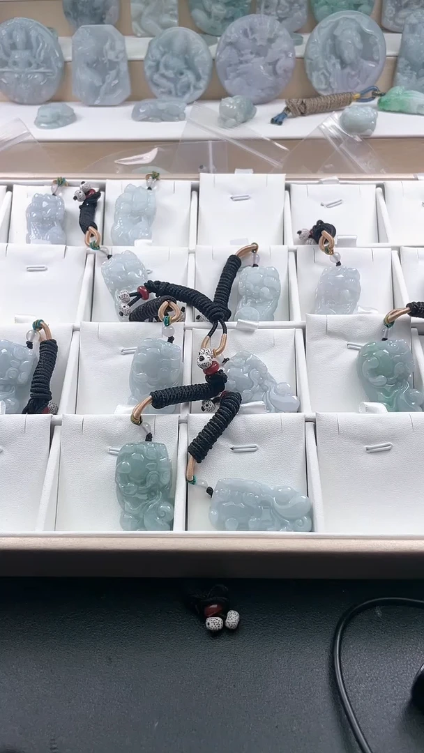 翡翠未镶嵌颈饰..../6/2/ 322多样性发其一