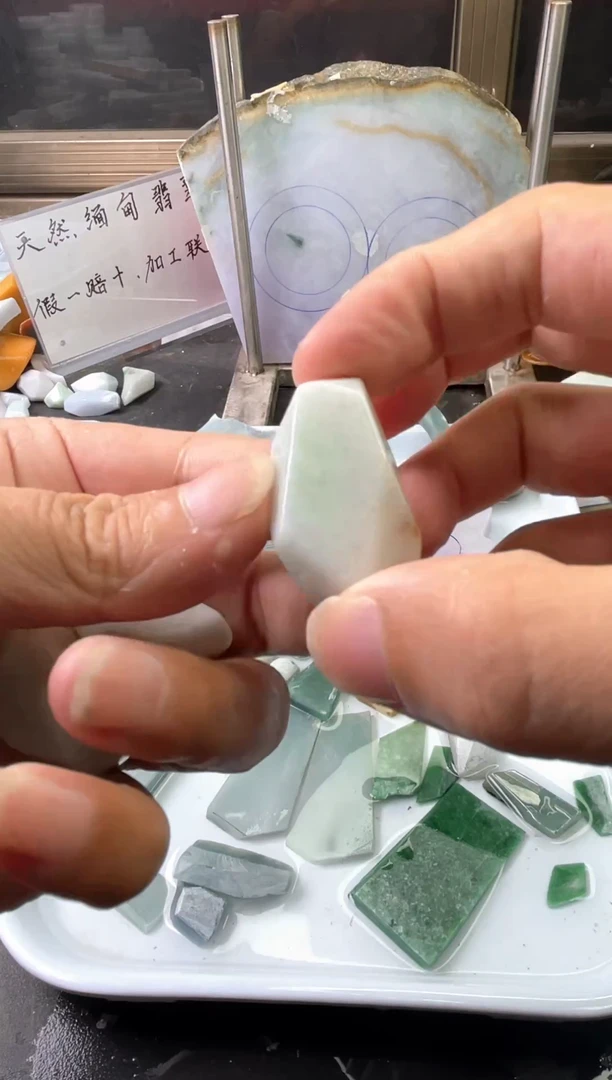 翡翠未镶嵌颈饰天然缅甸翡翠A货