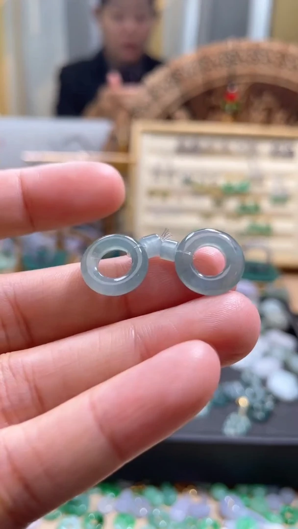 【闪购商品】翡翠颈饰未镶嵌甜甜圈一对