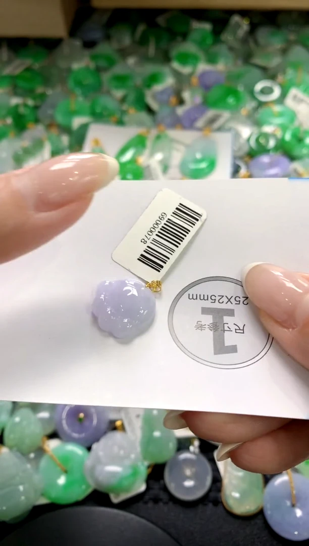 翡翠18K金镶嵌颈饰1111111111111111