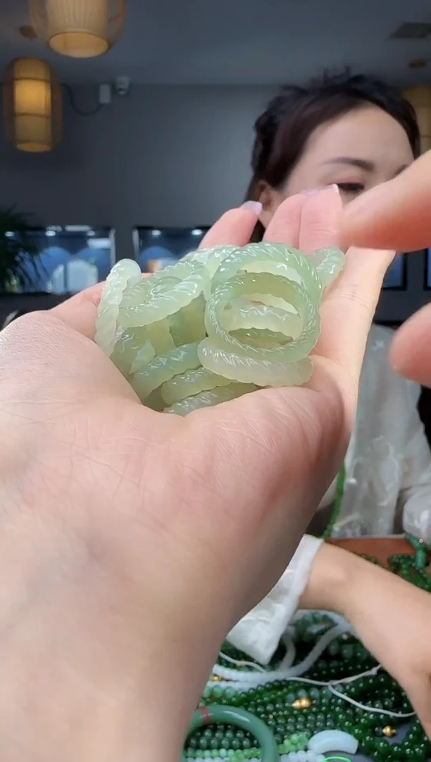 未镶嵌戒指和田玉发一个