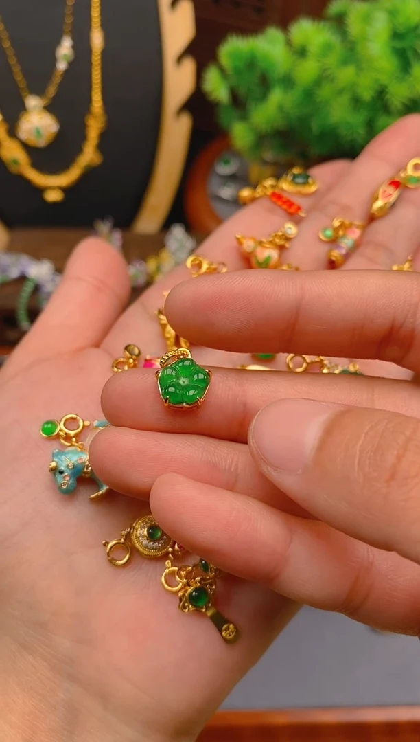 【闪购商品】翡翠吊坠(不含链)银S925镶嵌花花吊坠