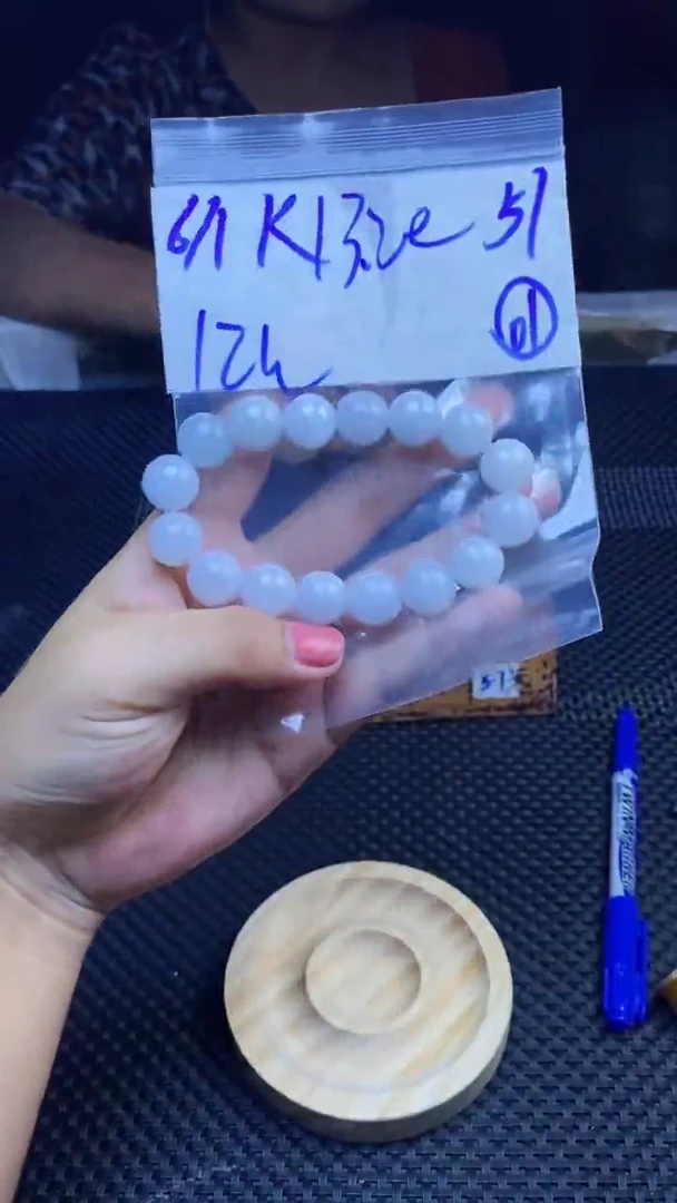 定制翡翠未镶嵌天然缅甸A货翡翠，多样性发货只发其一