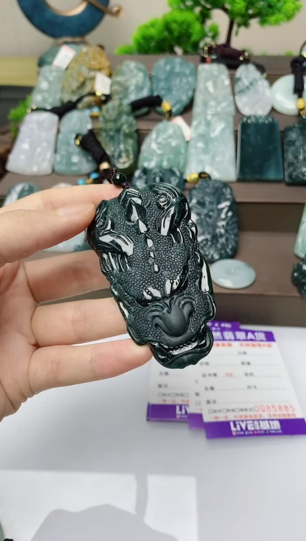 翡翠未镶嵌颈饰