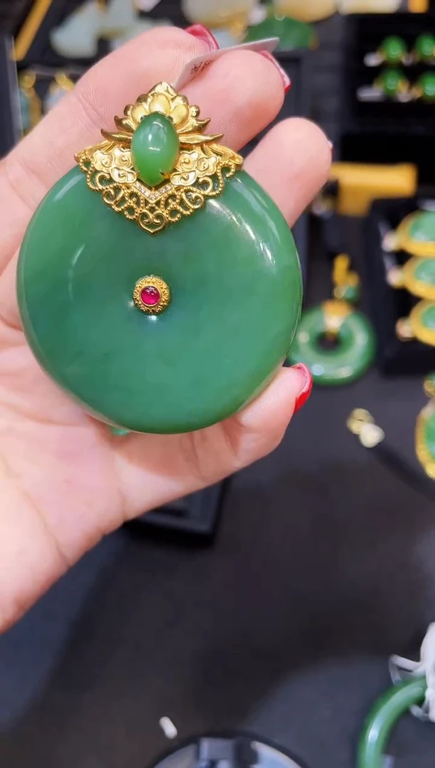 和田玉18K金镶嵌吊坠(赠链)50MM 多样性发一Z