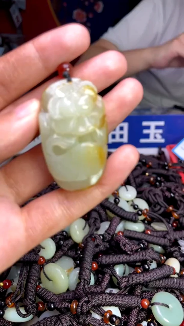 未镶嵌和田玉挂件1