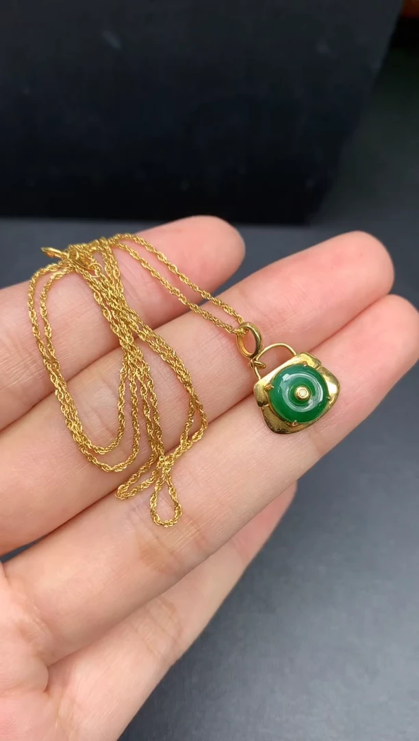 翡翠18K金镶嵌颈饰套链