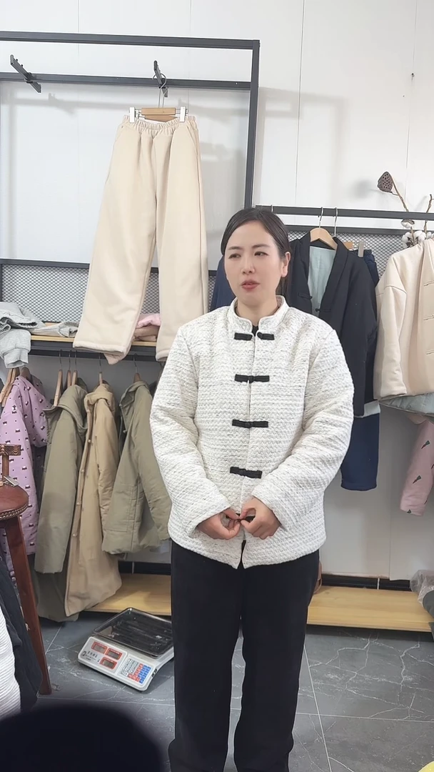 L***N白色立领泼墨棉花衣.