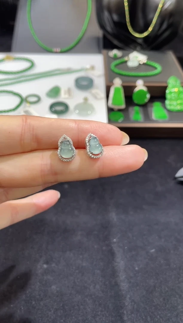 银S925镶嵌翡翠耳饰天然翡翠A货白冰S925银镶葫芦耳钉