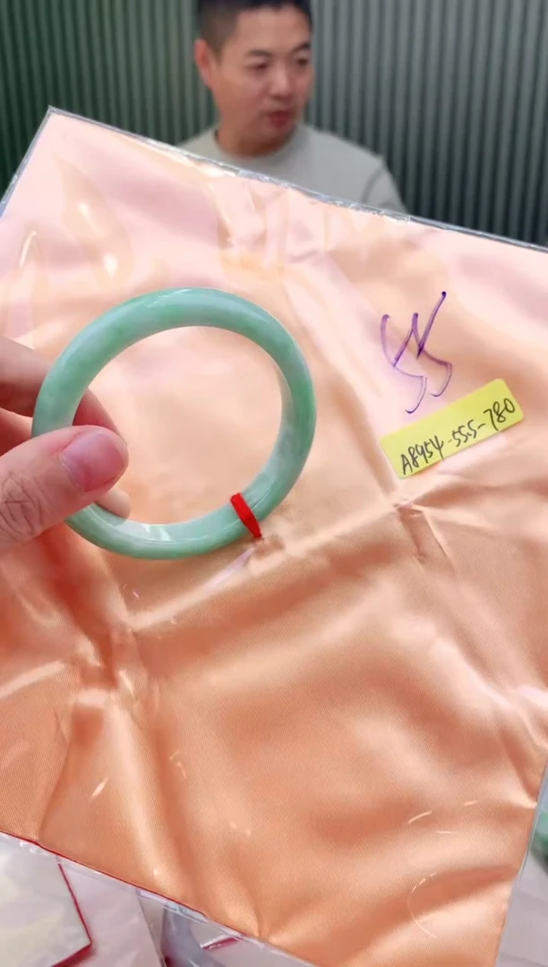 未镶嵌手镯翡翠55+