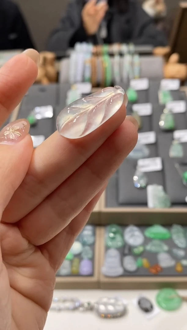 颈饰未镶嵌翡翠叶子