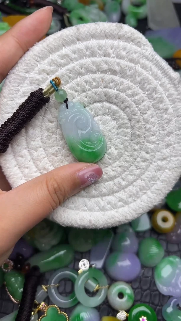 颈饰未镶嵌翡翠缅甸翡翠吊坠