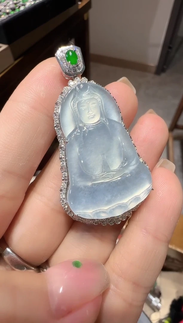 【闪购商品】翡翠颈饰18K金镶嵌观音