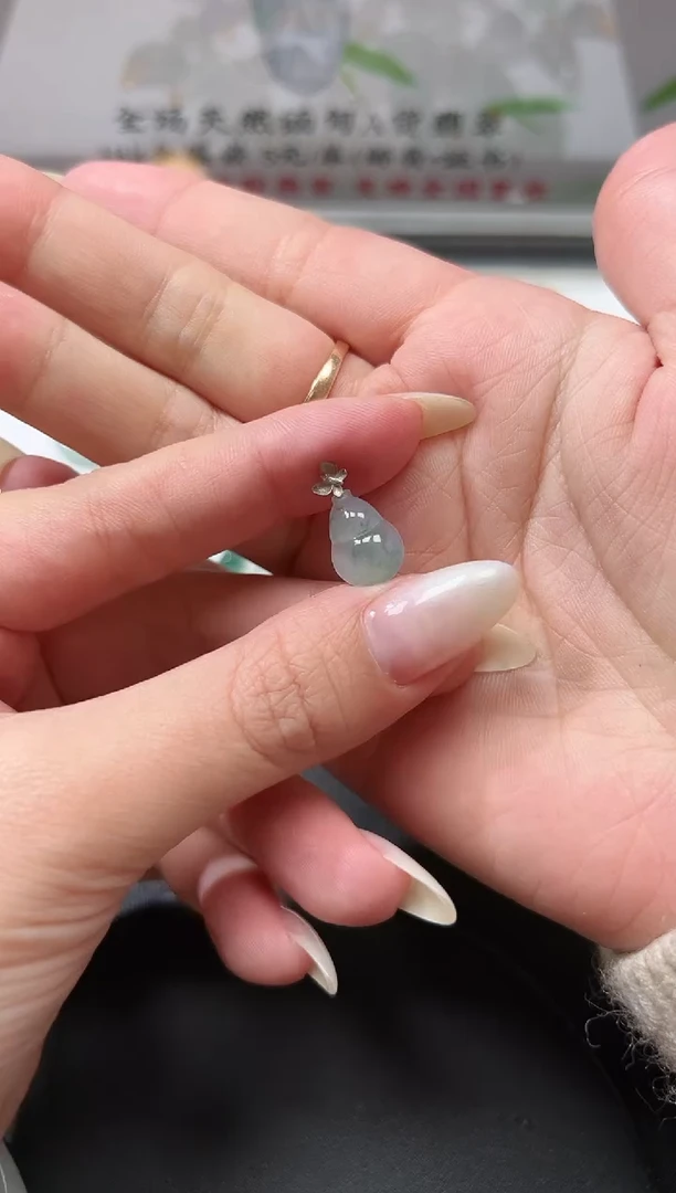 颈饰18K金镶嵌翡翠3葫芦