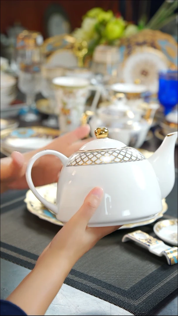 瓷片茶壶   1个