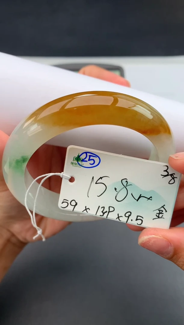 【闪购商品】翡翠手镯未镶嵌女神节#送礼#，下单联系客服核对地址~