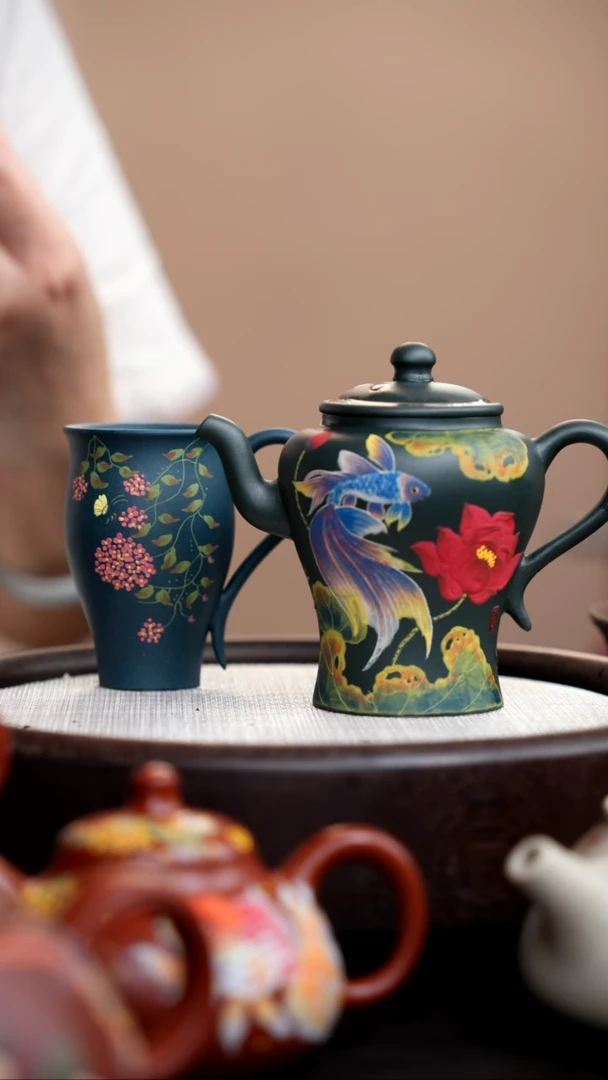 茶壶紫砂L*生九龄君子兰小蛮腰泥绘金鱼+杯