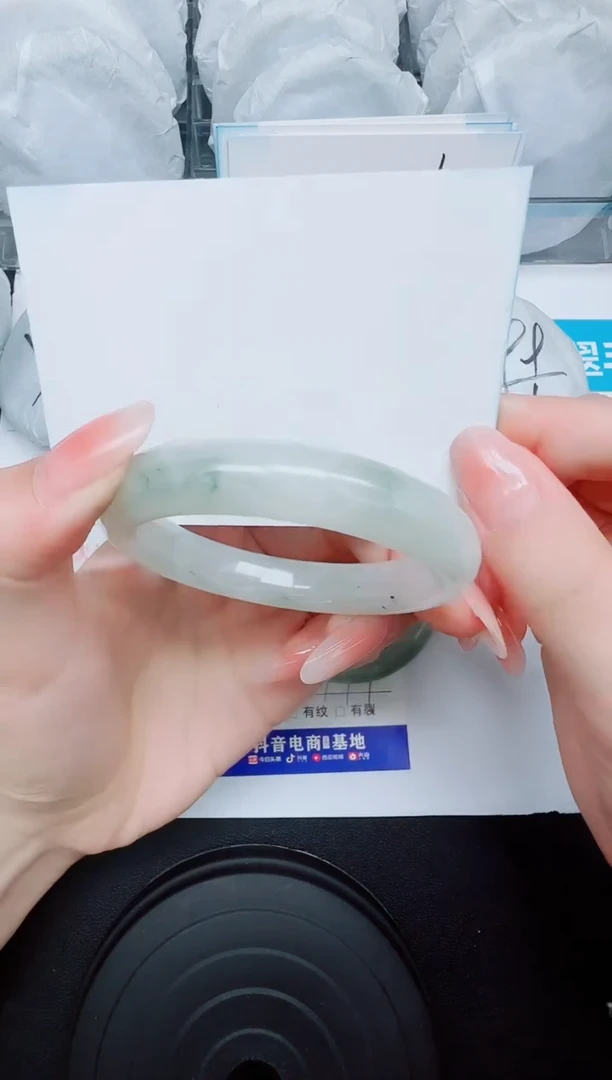 石英质玉手镯未镶嵌268/54.3