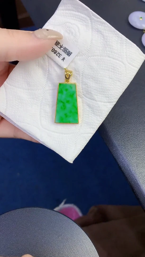 颈饰未镶嵌翡翠缅甸天然翡翠A货