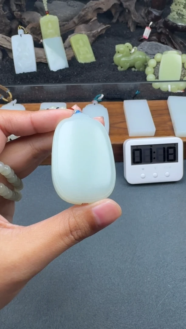 颈饰未镶嵌和田玉1