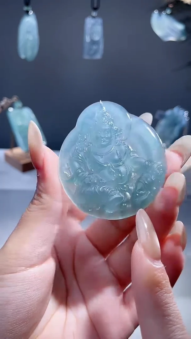 颈饰未镶嵌翡翠黄财神