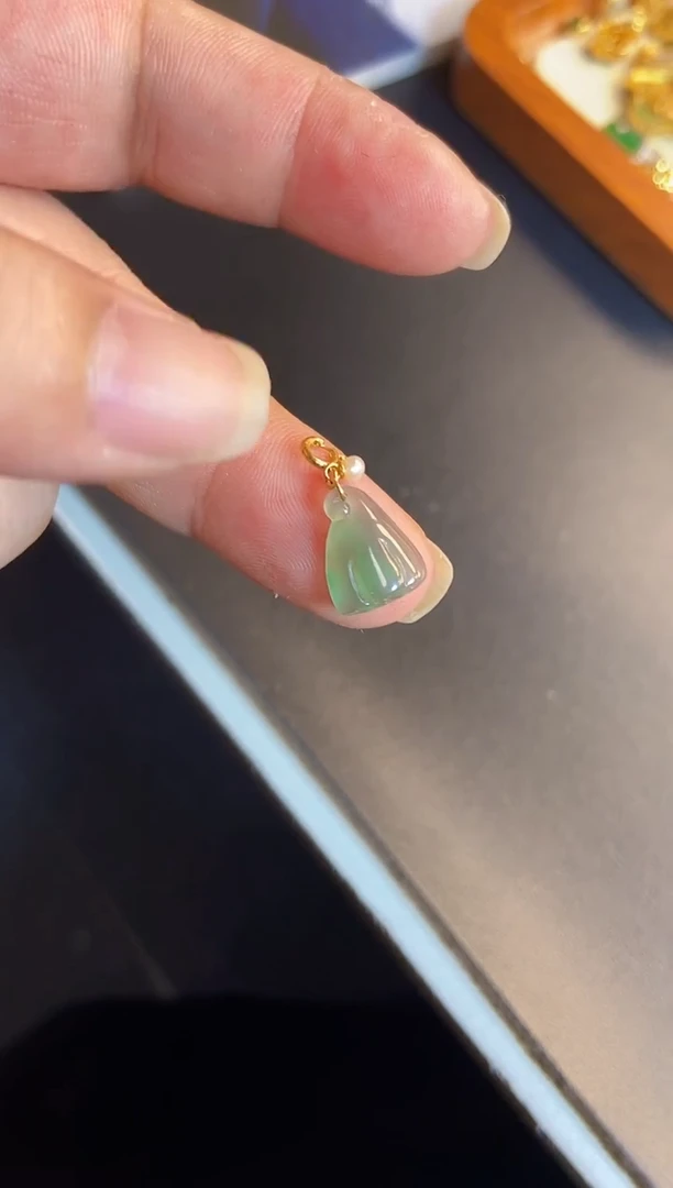 吊坠(不含链)18K金镶嵌翡翠1