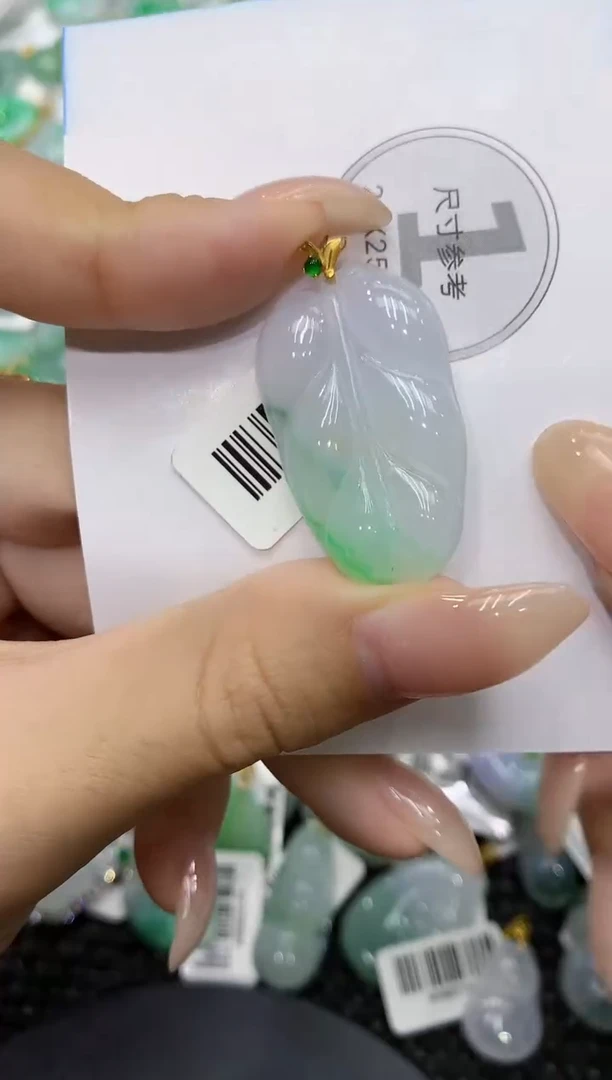颈饰18K金镶嵌翡翠111111111111
