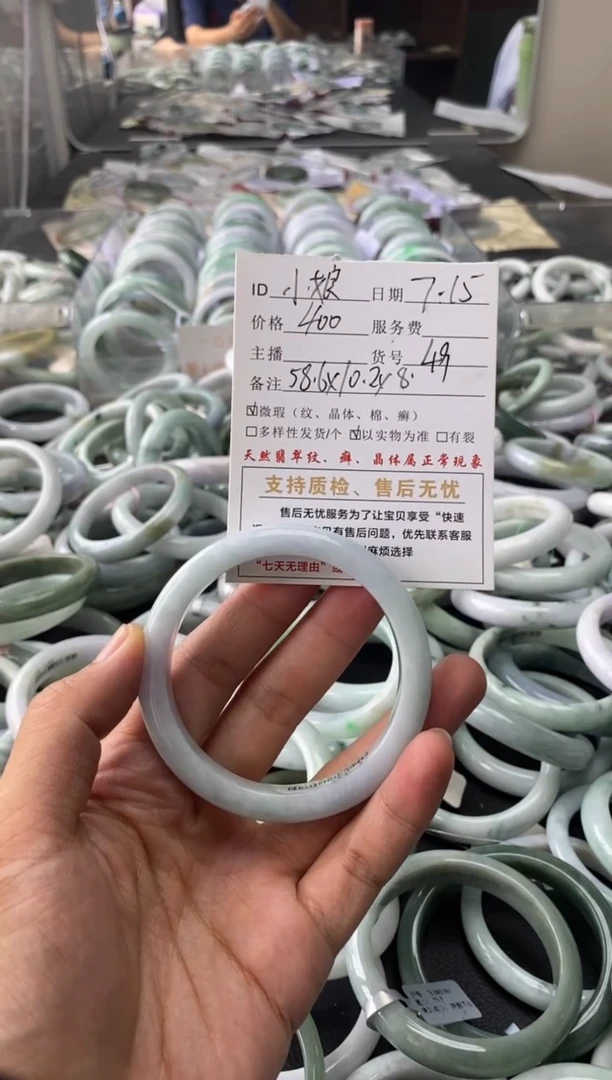 翡翠手镯未镶嵌小*子翡翠手镯
