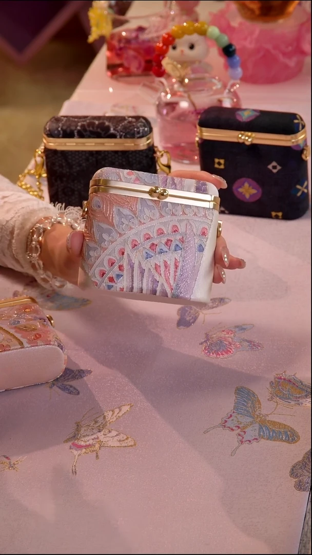 非遗西阵织 如图所示