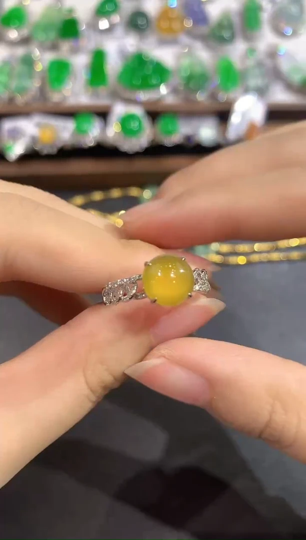 颈饰18K金镶嵌翡翠82-戒指