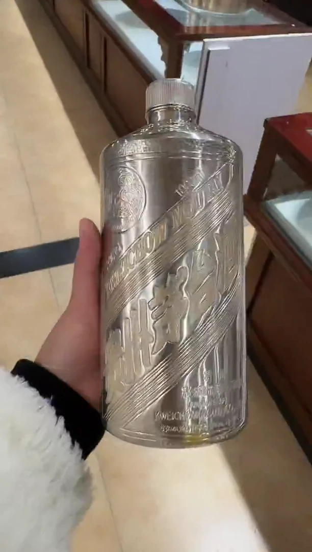 大*足银手工精工錾刻茅台瓶1L