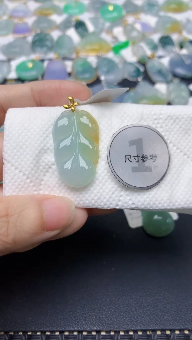 翡翠18K金镶嵌颈饰天然缅甸A货翡翠