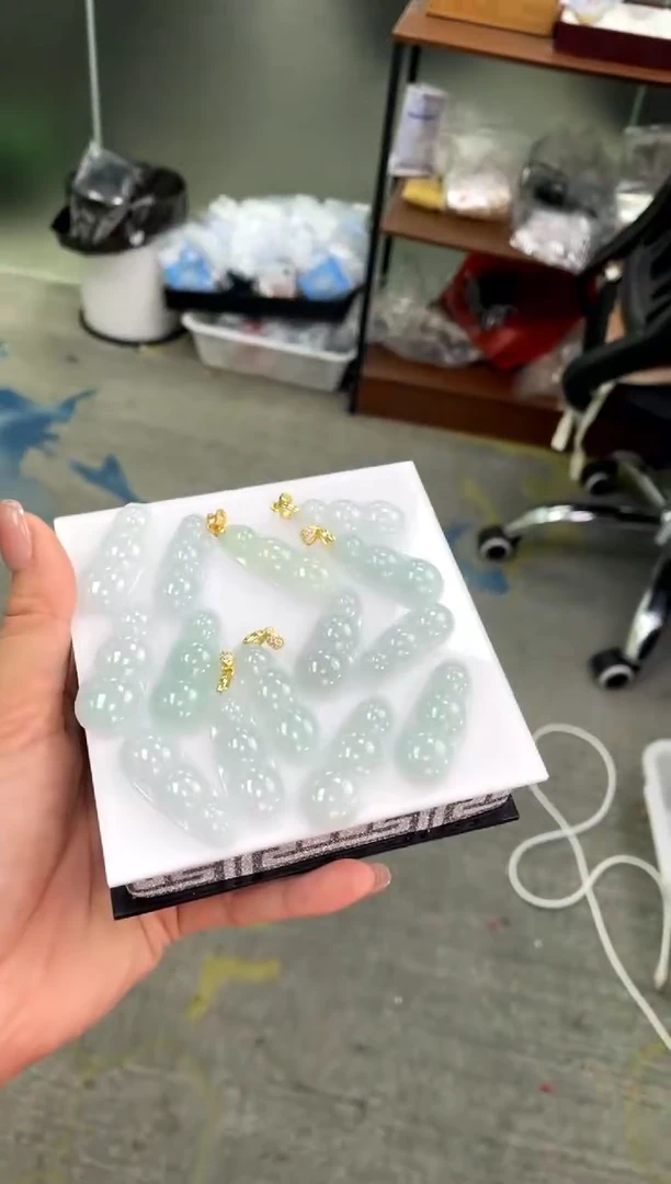 翡翠银S925镶嵌吊坠(赠链)福豆多样性发货发一件