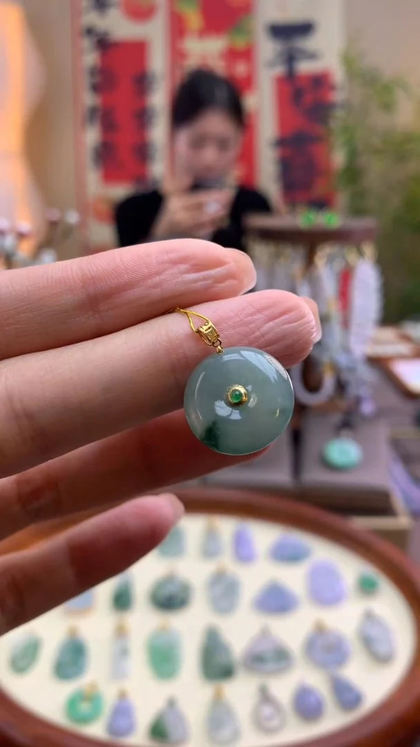 【闪购商品】翡翠颈饰18K金镶嵌平安扣