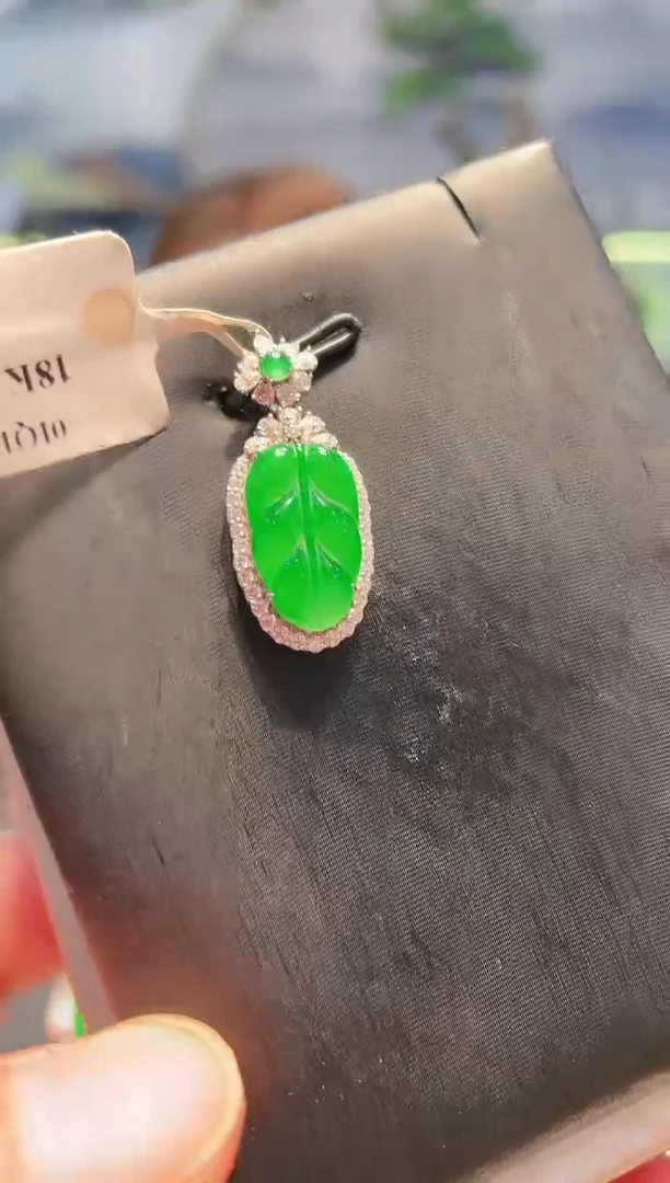 翡翠18K金镶嵌颈饰翡翠A56