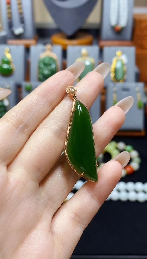 【闪购商品】和田玉碧玉随型吊坠18K金镶嵌*玫瑰金色