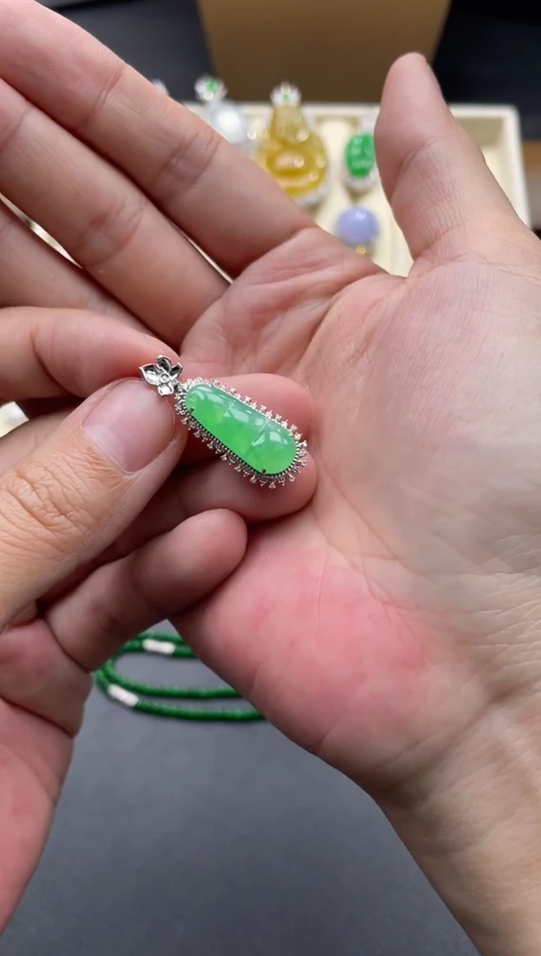 【闪购商品】翡翠颈饰18K金镶嵌32..........
