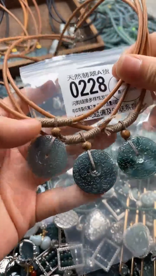 翡翠未镶嵌颈饰多样性发其一0228